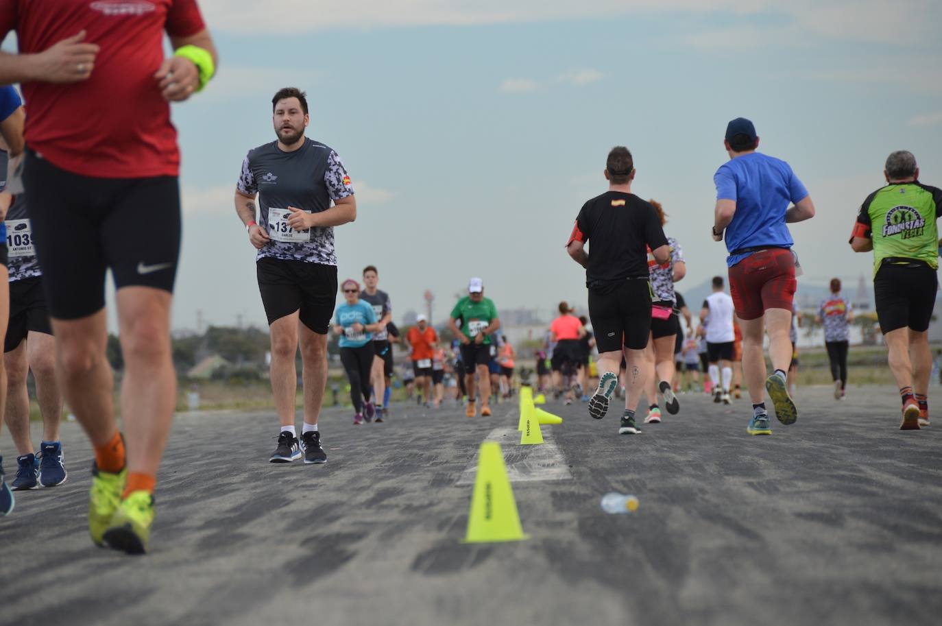 El corredor del Filippedes de Moratalla completa los 14 kilómetros en la VII Carrera Popular de la Base Aérea en 46:45 minutos, por los 57:12 para la atleta del Fondistas de Yecla