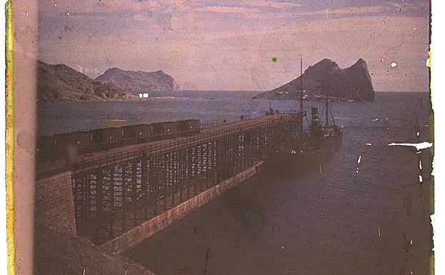 Imagen principal - 1. Panorámica del embarcadero de El Hornillo (1908). 2. Puerto y castillo de Águilas (1908).