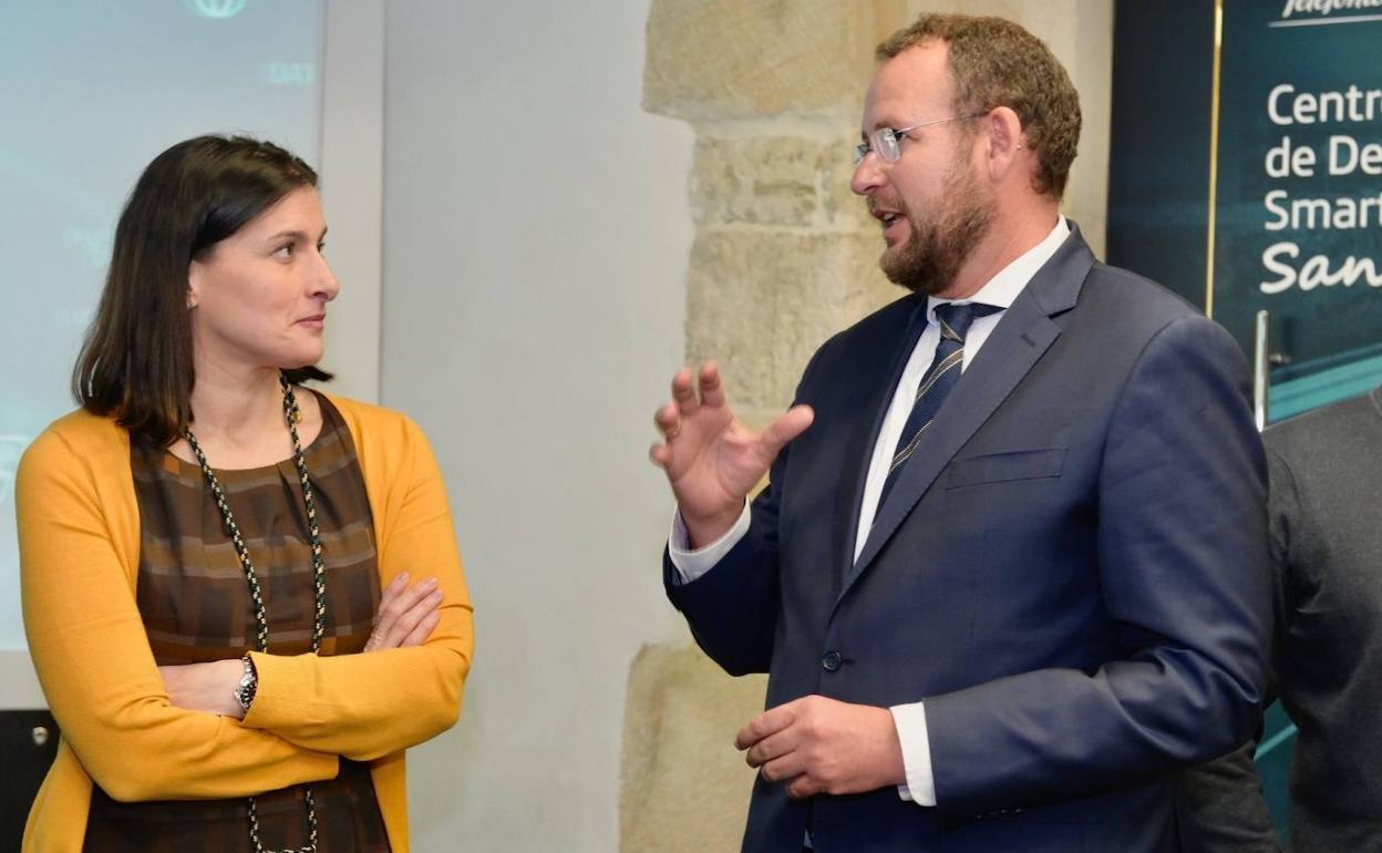 La alcaldesa de Santander, Gema Igual, y el concejal José Guillén, este jueves.