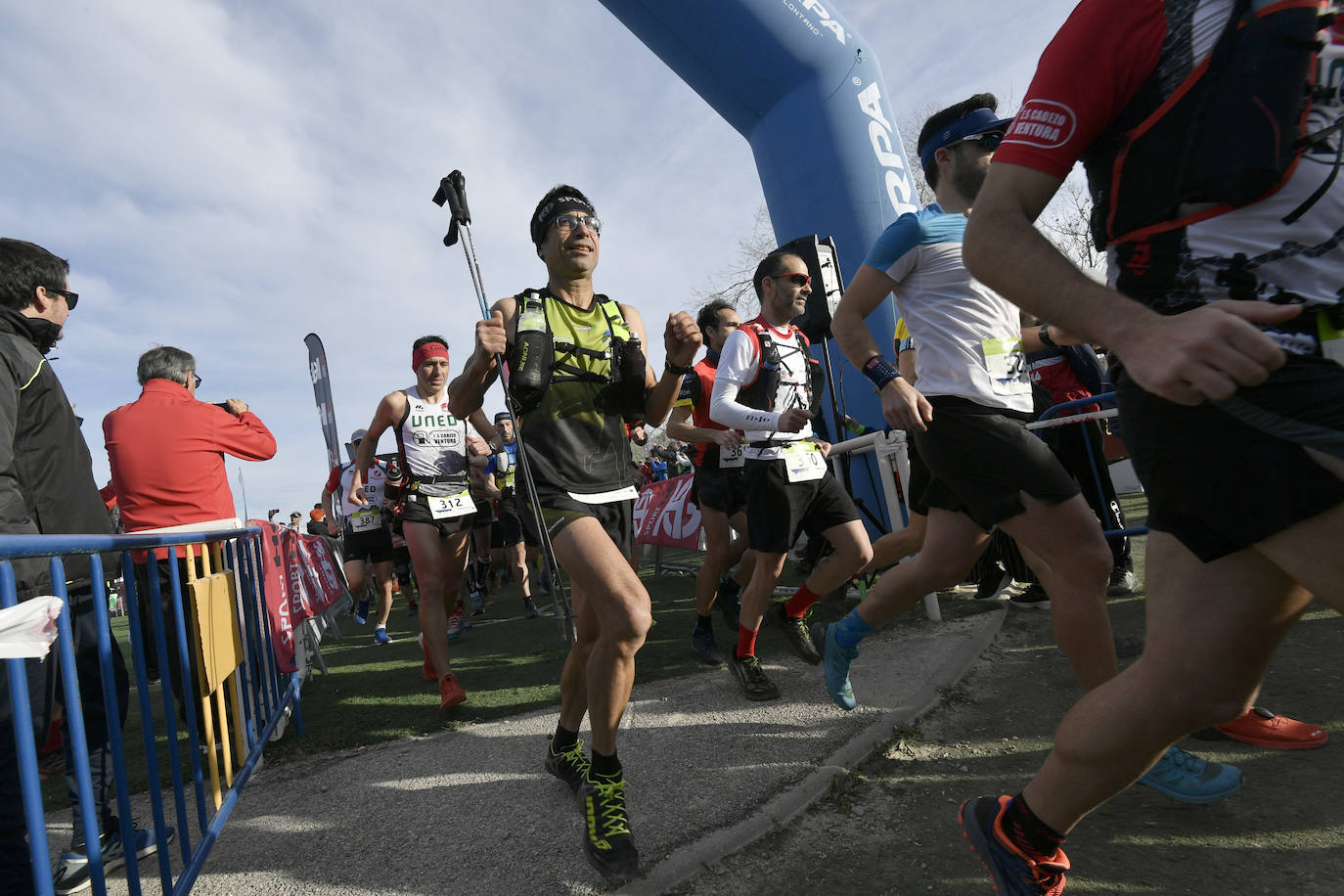 El corredor del Club Wapaventura completa los 50 kilómetros con 3.000 metros de desnivel positivo en 5 horas y 24 minutos, por la marca de 6 horas y 35 minutos de la atleta del Kampamento Base