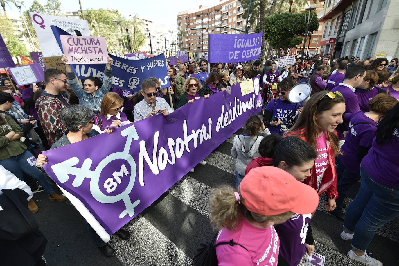 La manifestación transcurrió en un ambiente sano, alegre y reivindicativo.