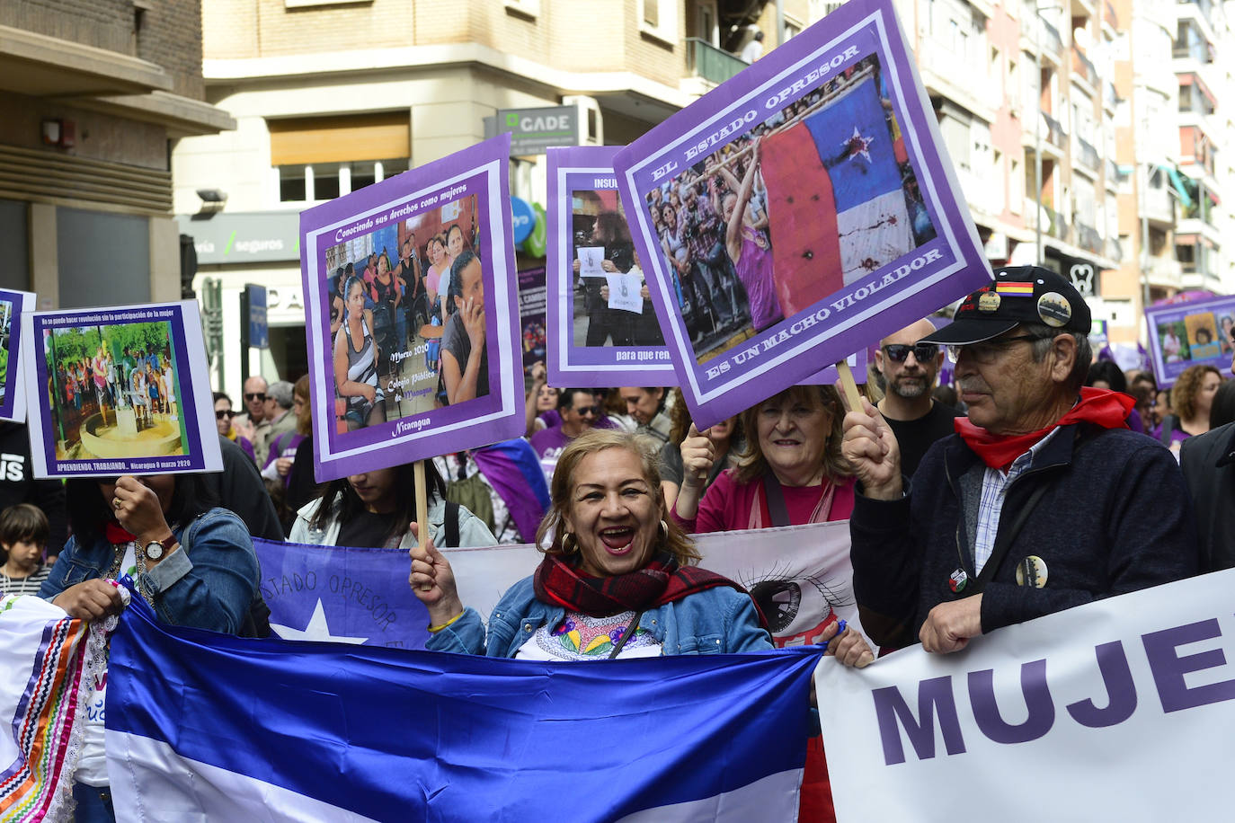 Fotos: Miles de voces claman en Murcia contra la desigualdad de las mujeres