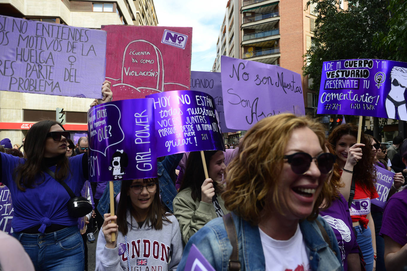 Fotos: Miles de voces claman en Murcia contra la desigualdad de las mujeres