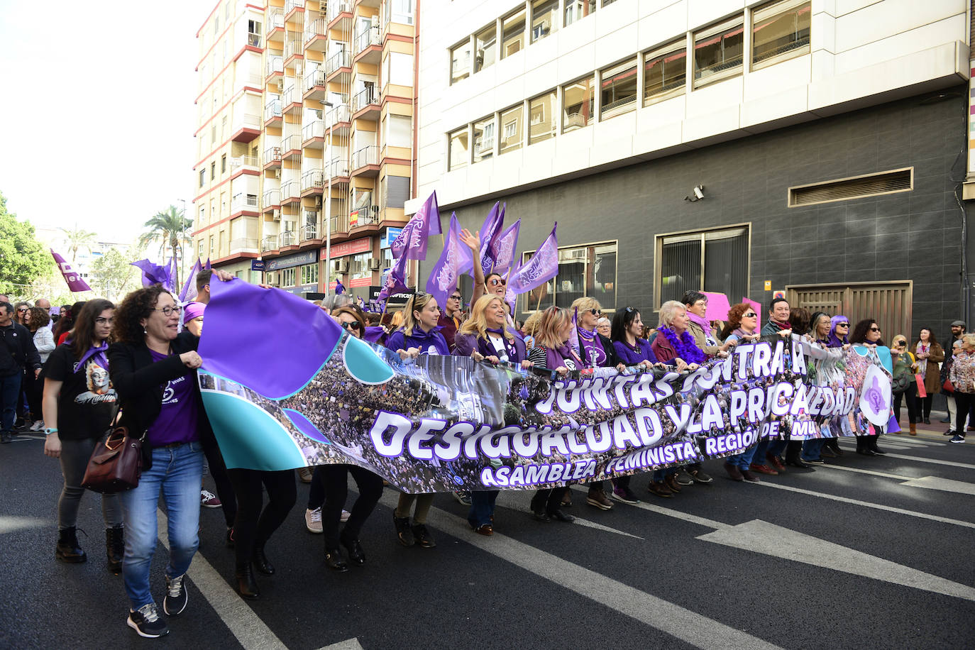 Fotos: Miles de voces claman en Murcia contra la desigualdad de las mujeres