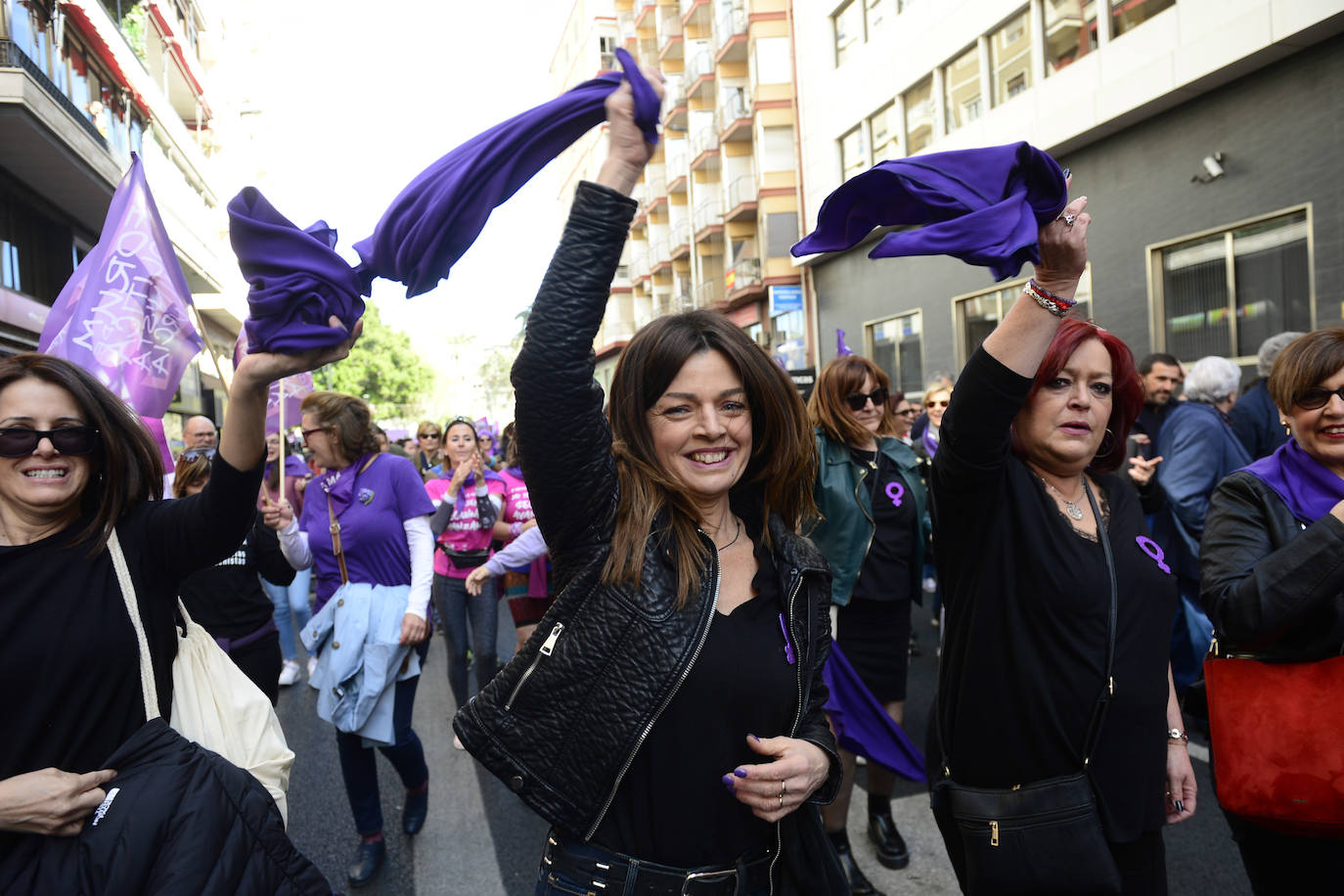 Fotos: Miles de voces claman en Murcia contra la desigualdad de las mujeres