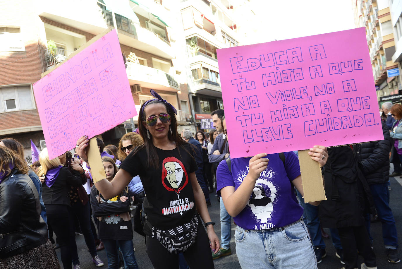 Fotos: Miles de voces claman en Murcia contra la desigualdad de las mujeres