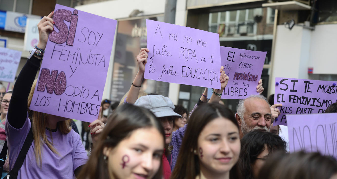 Fotos: Miles de voces claman en Murcia contra la desigualdad de las mujeres