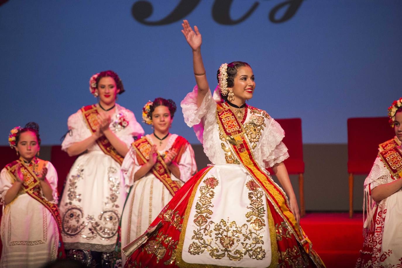 El Teatro Circo acogió la gala 'Un año de reinado', en la que Isabel López y Candela Sánchez dijeron adiós al cargo