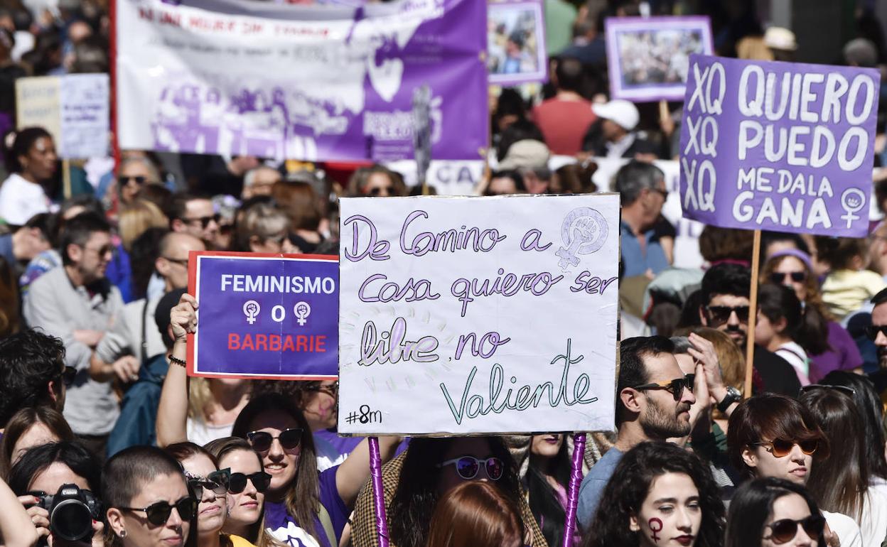 Pancartas en la manifestación feminista celebrada la mañana del domingo.