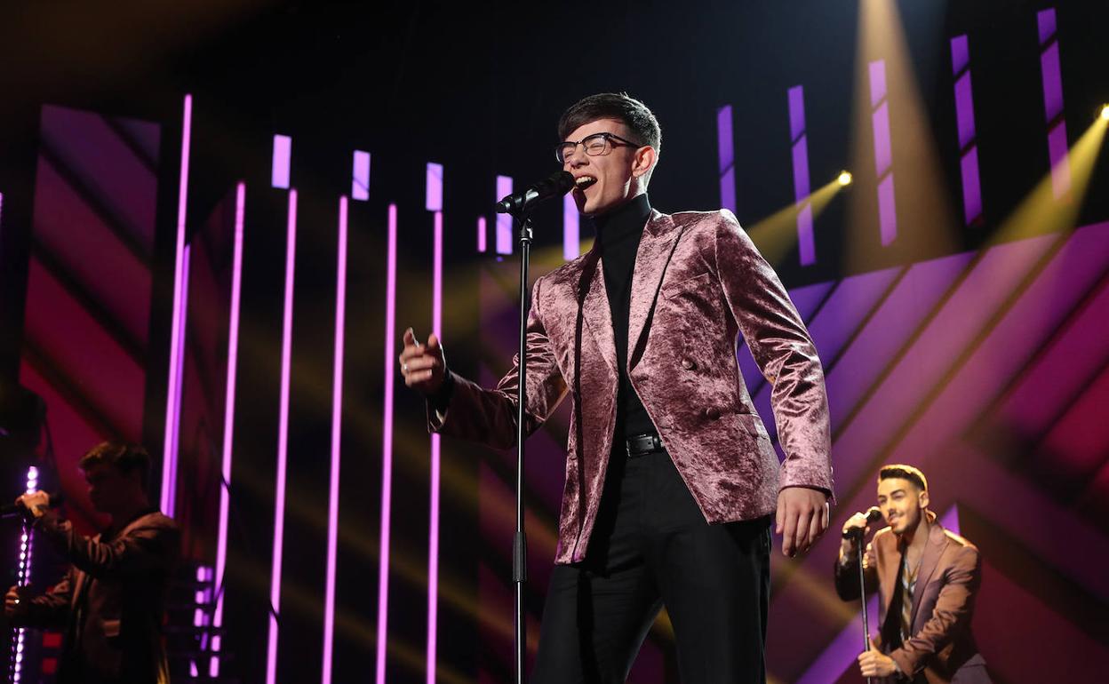 Flavio durante la actuación de 'Man! I Feel Like a Woman!'