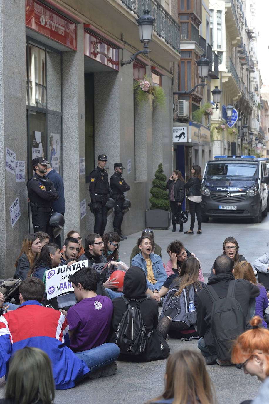 Fotos: Tensión y denuncias cruzadas en la concentración del Frente Estudiantil