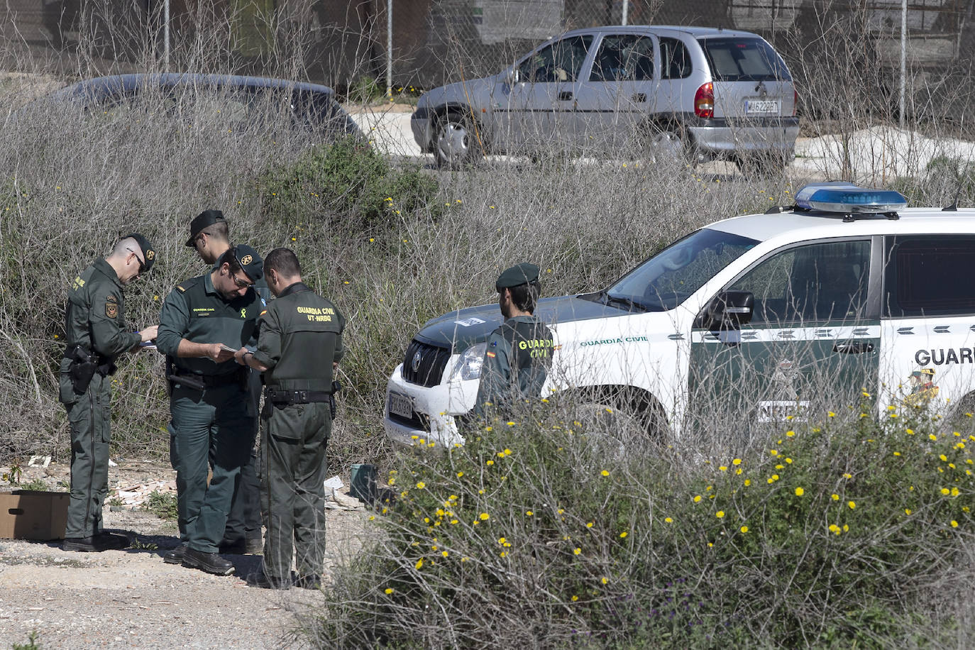 Fotos: La Guardia Civil mide los niveles de radiactividad en los suelos del Hondón