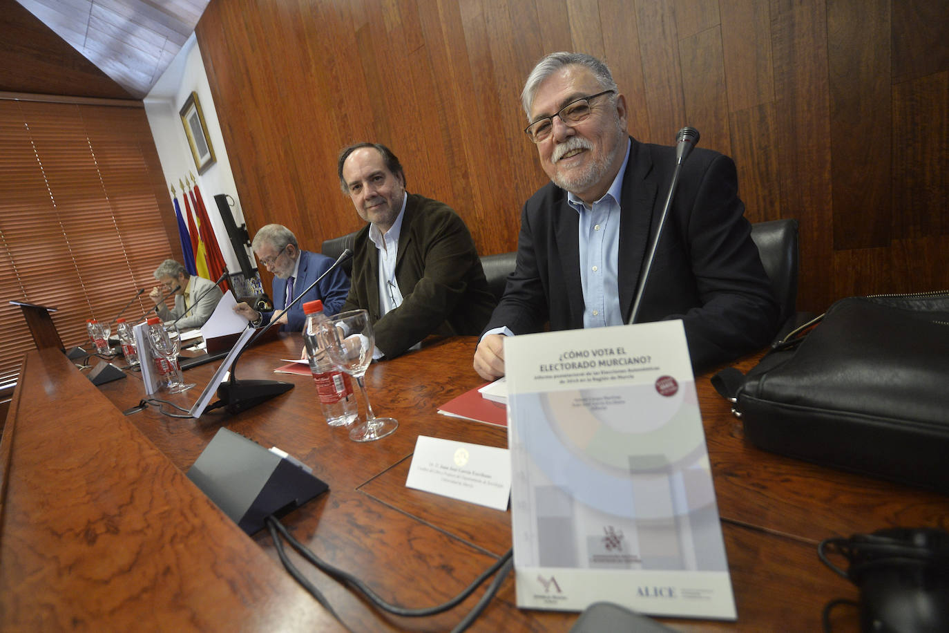 Fotos: Presentación del libro ‘¿Cómo vota el electorado murciano?’