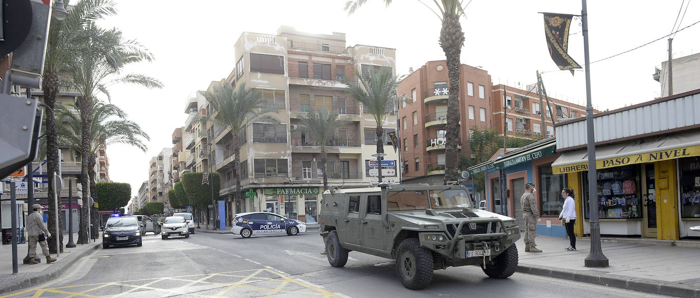 Fotos: Defensa despliega un escuadrón de zapadores paracaidistas en Alcantarilla