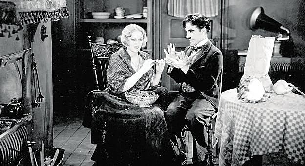 Virginia Cherrill y Charles Chaplin, en 'Luces de la ciudad', de 1931.