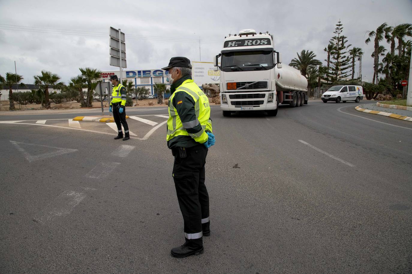 Fotos: La Guardia Civil controla el acceso a San Pedro del Pinatar