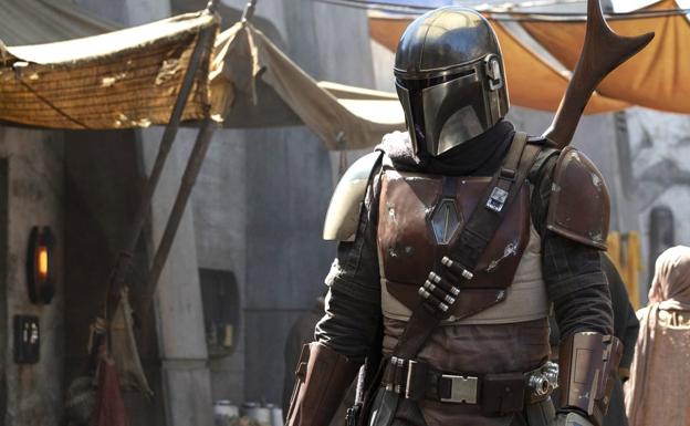 Imagen principal - Tres fotogramas de 'The Mandalorian'.