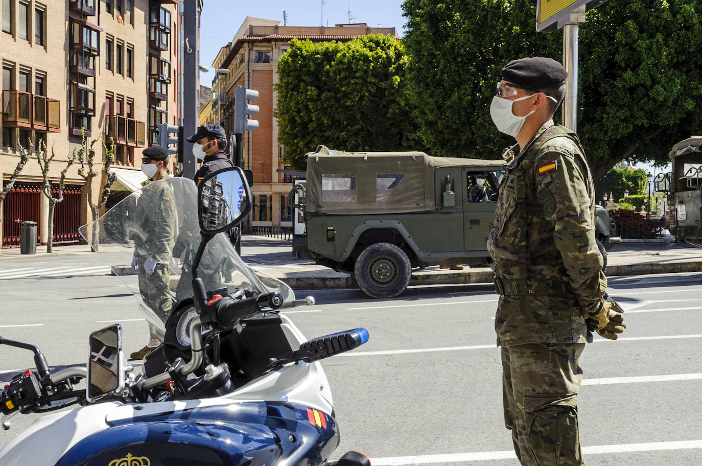 Fotos: Cerco en las carreteras a las escapadas de fin de semana