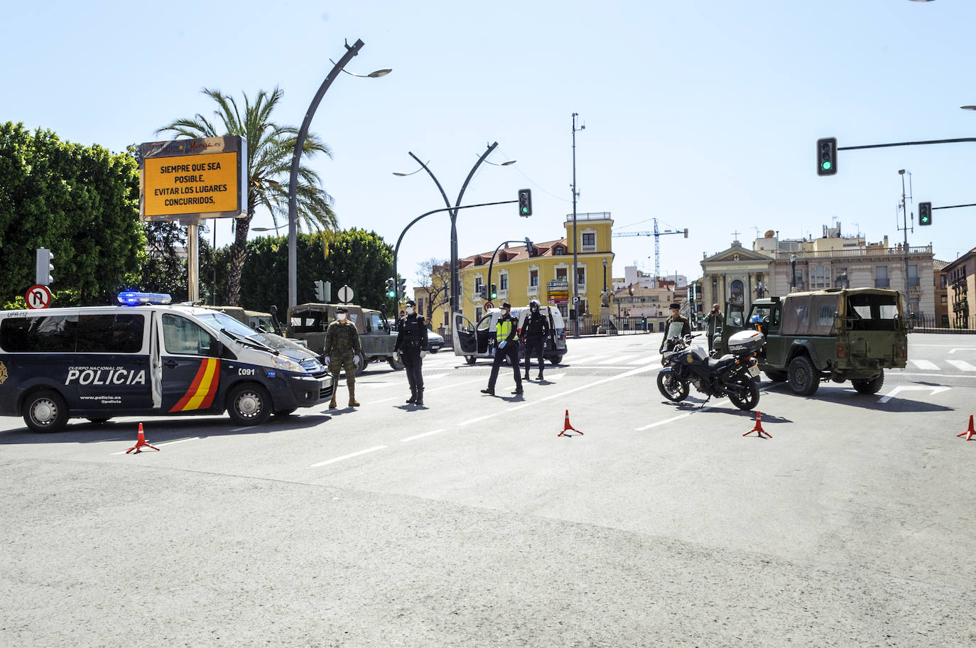 Fotos: Cerco en las carreteras a las escapadas de fin de semana