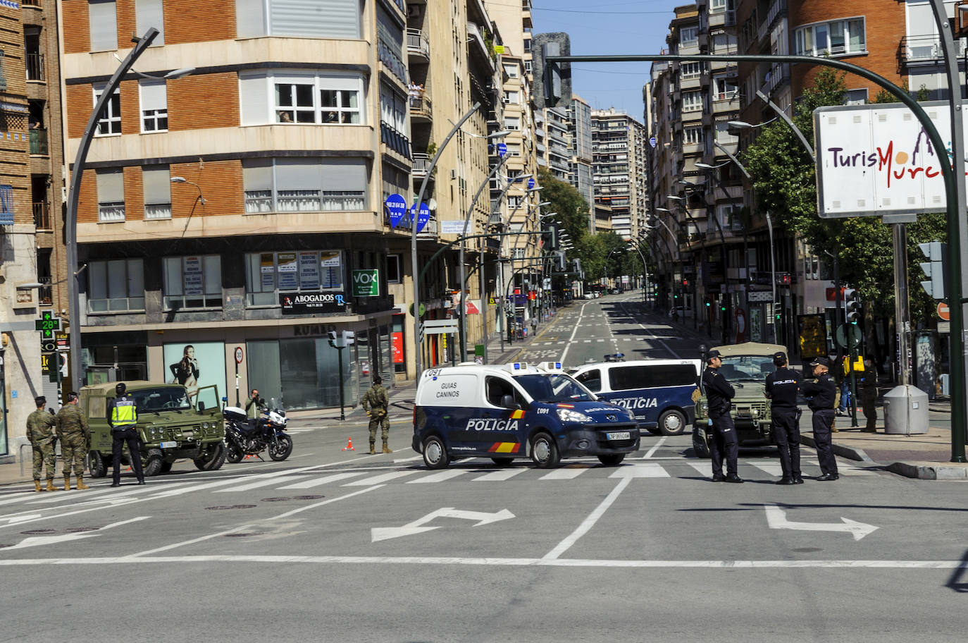 Fotos: Cerco en las carreteras a las escapadas de fin de semana