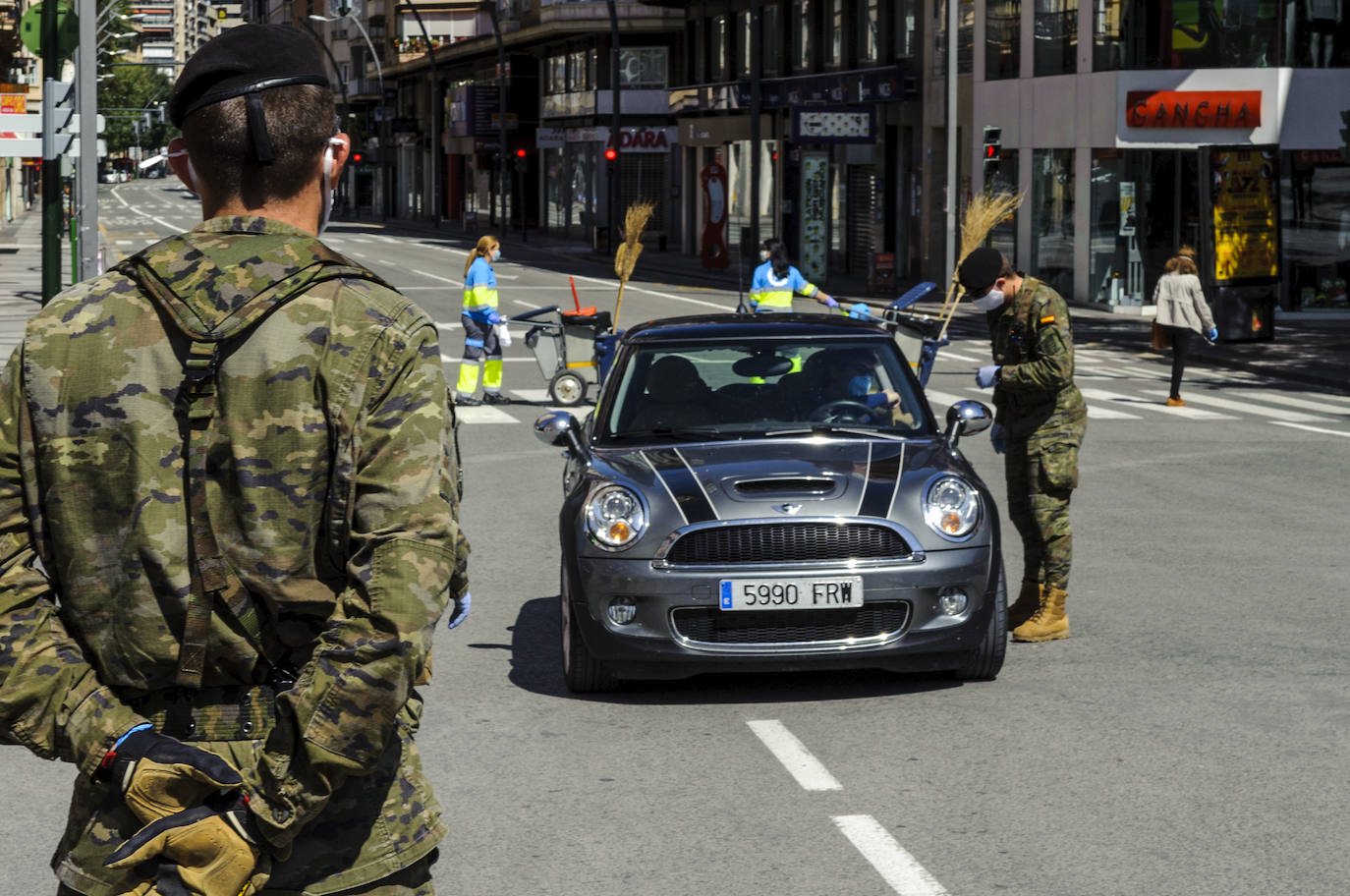 Fotos: Cerco en las carreteras a las escapadas de fin de semana