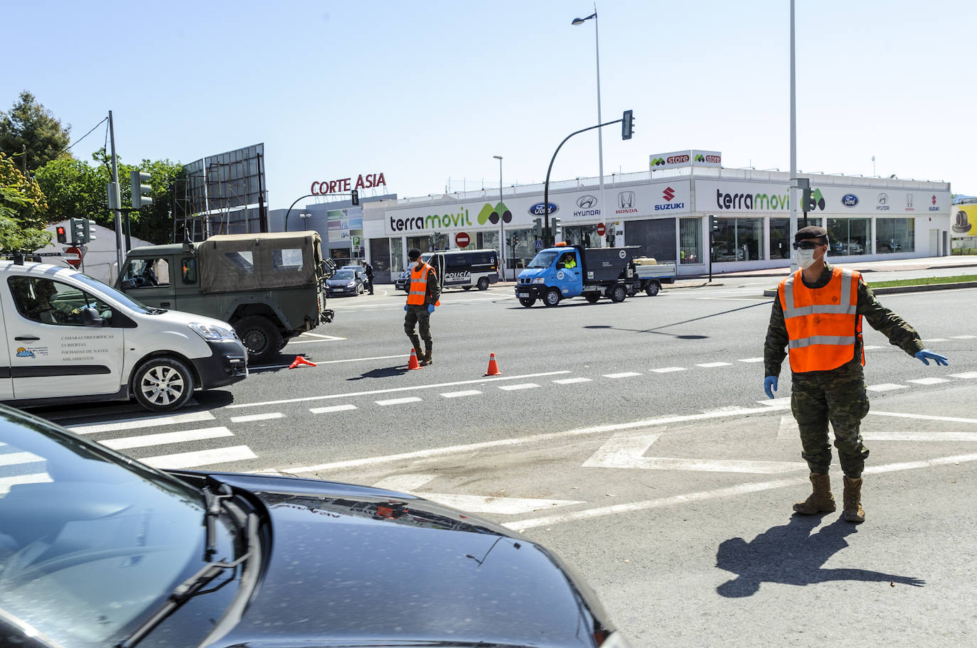 Fotos: Cerco en las carreteras a las escapadas de fin de semana