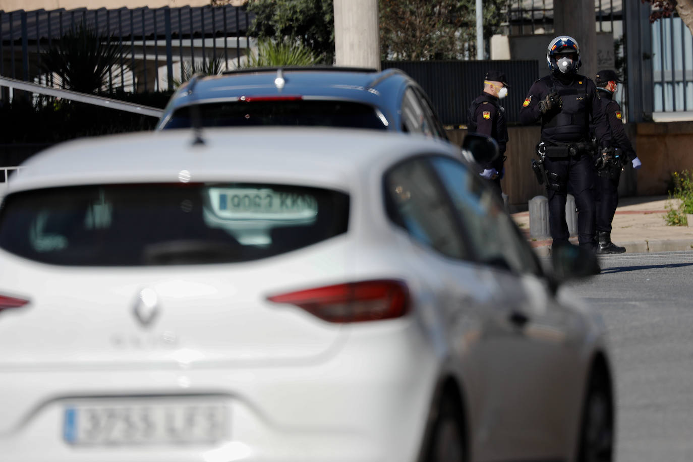 Fotos: Cerco en las carreteras a las escapadas de fin de semana