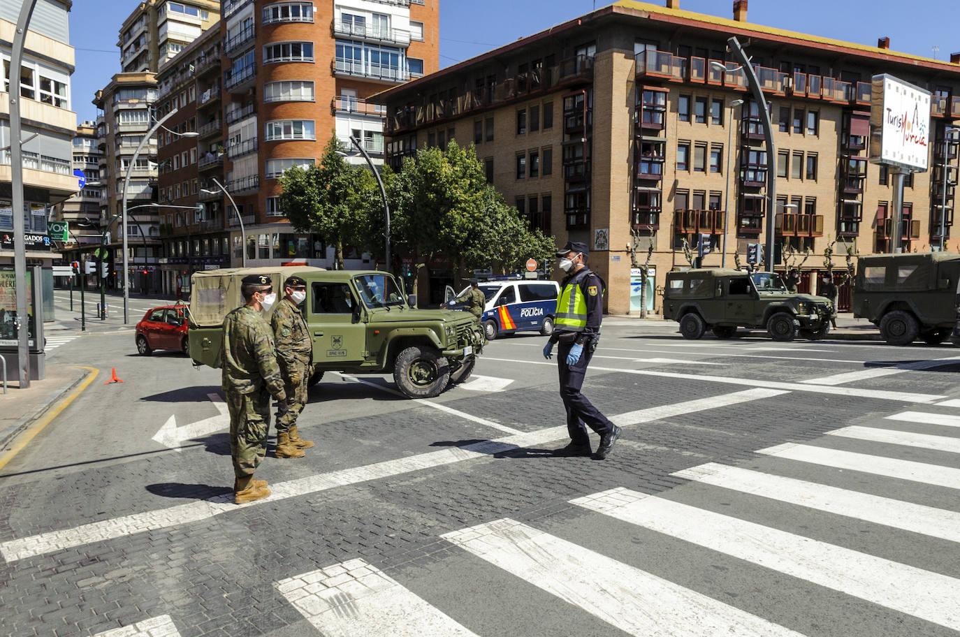 Fotos: Cerco en las carreteras a las escapadas de fin de semana