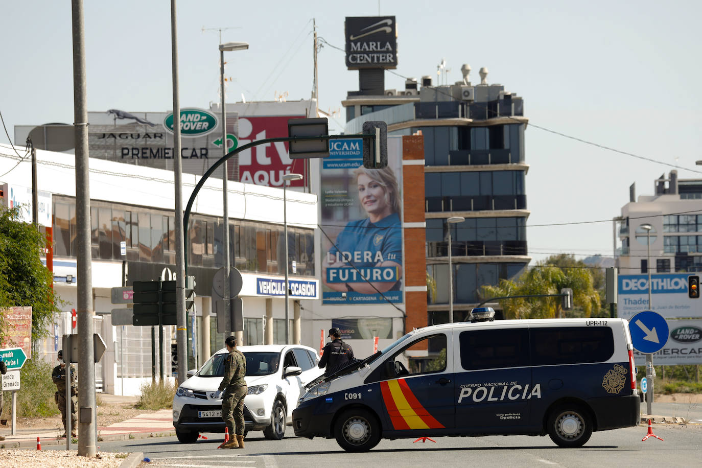 Fotos: Cerco en las carreteras a las escapadas de fin de semana