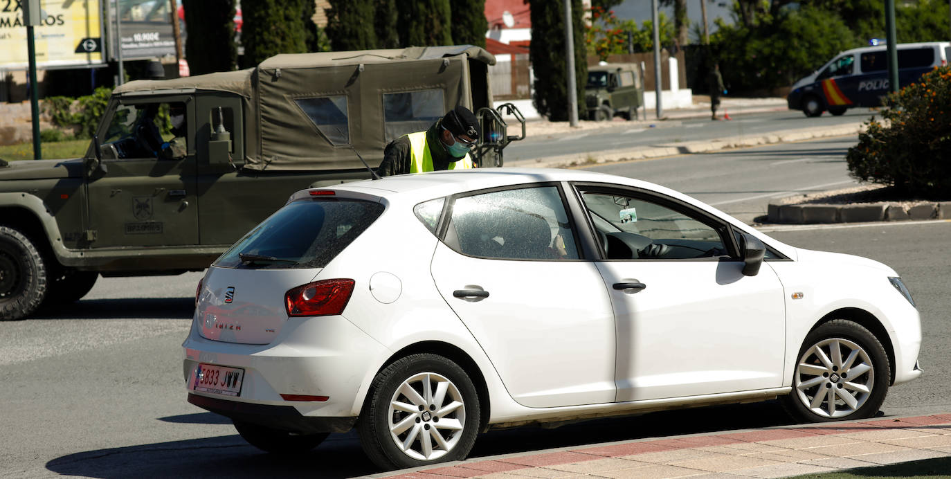 Fotos: Cerco en las carreteras a las escapadas de fin de semana