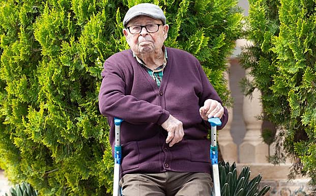 José Poveda, en su casa de La Hoya. 