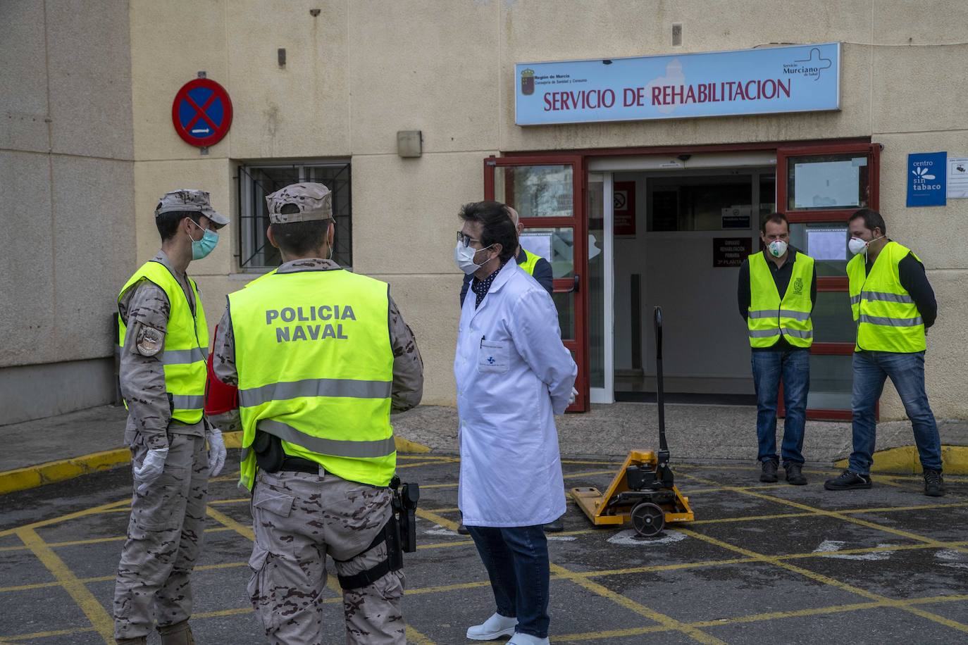 Fotos: El Rosell recibe 100 nuevas camas de hospitalización para hacer frente al coronavirus