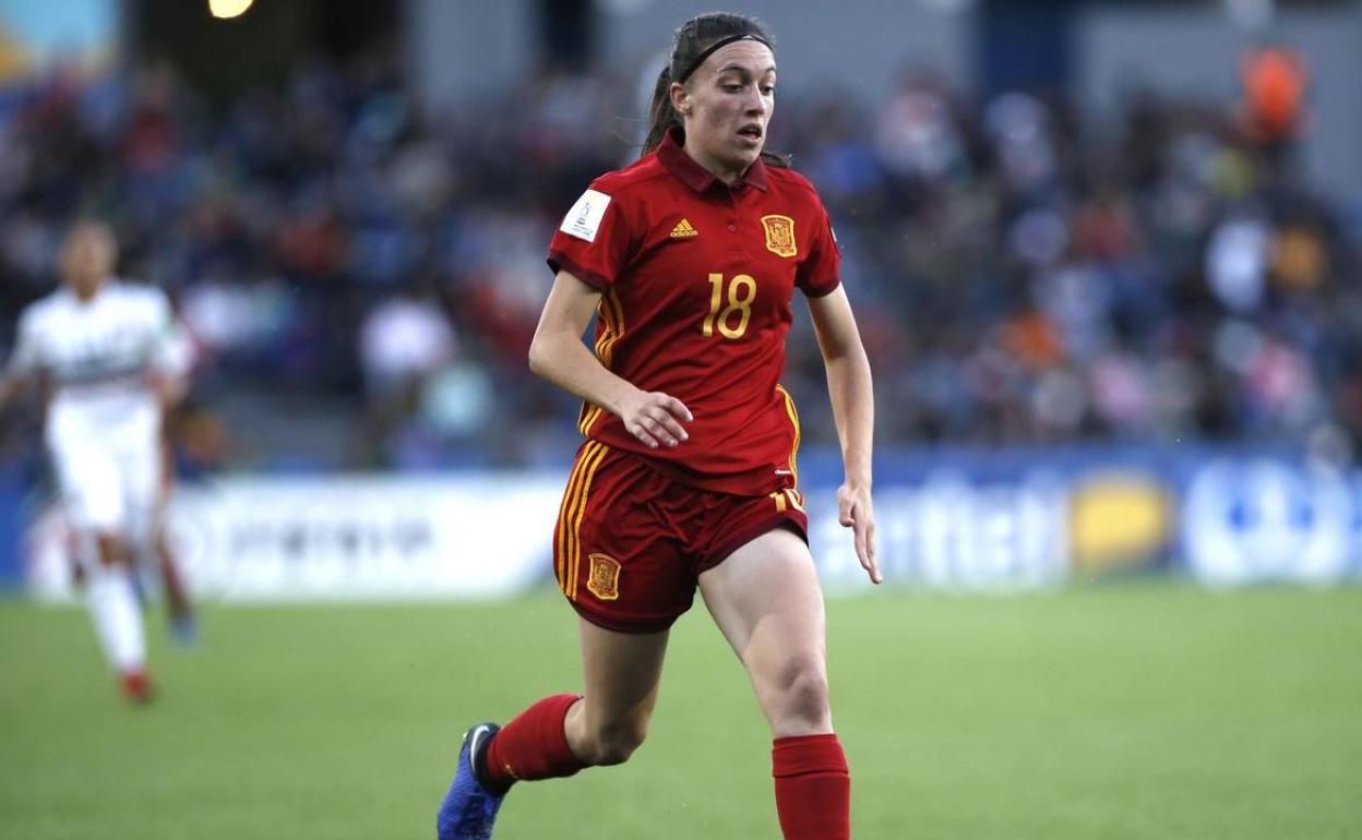 La yeclana Eva Navarro, en un partido con la selección. 