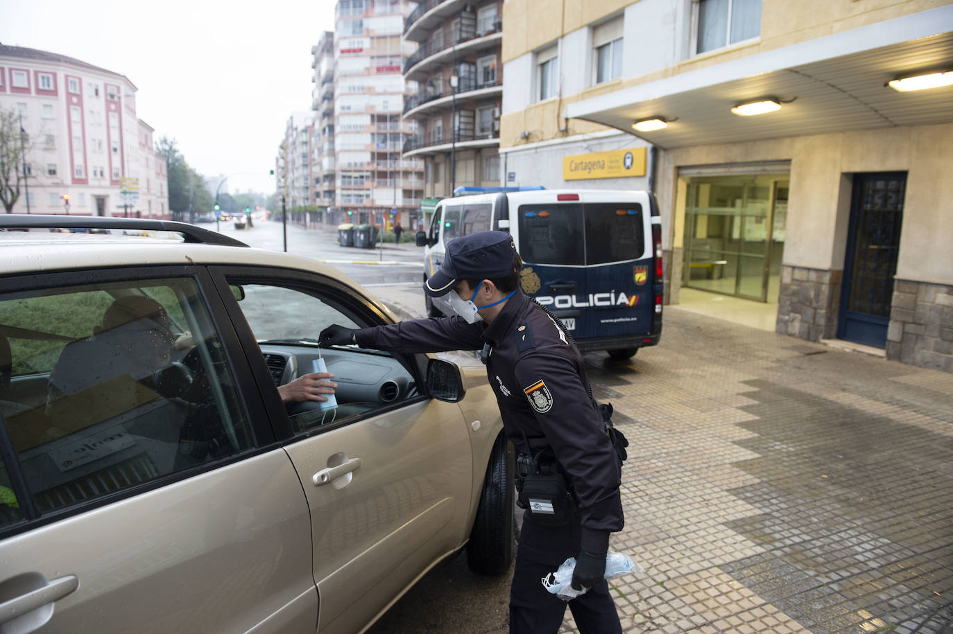 Fotos: Comienza el reparto de 334.000 mascarillas en la vuelta al trabajo en la Región