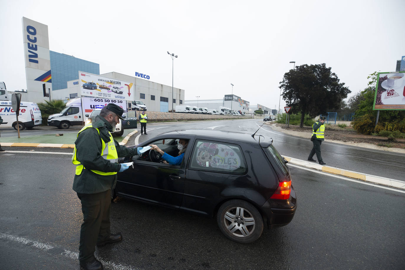 Fotos: Comienza el reparto de 334.000 mascarillas en la vuelta al trabajo en la Región