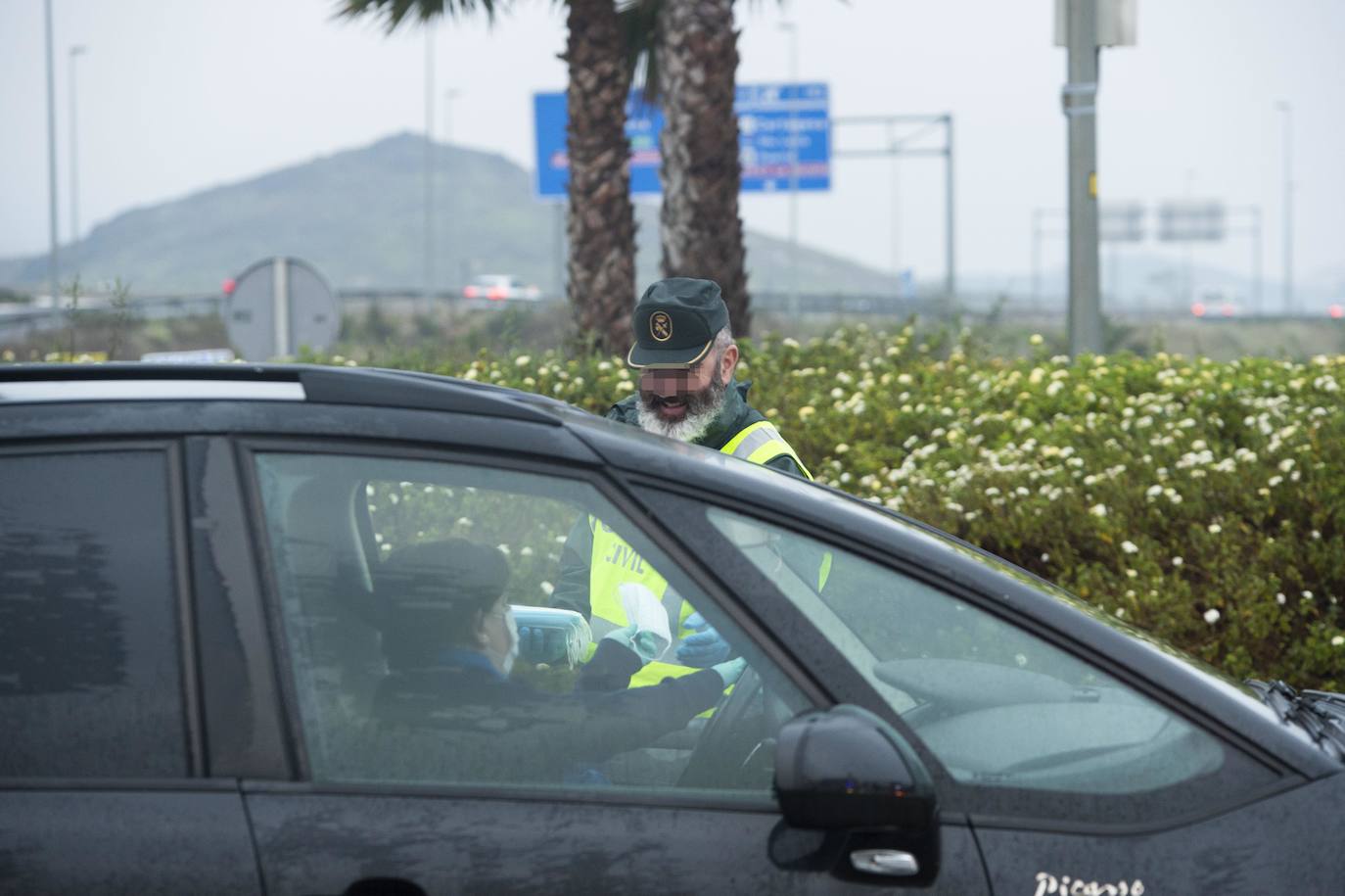 Fotos: Comienza el reparto de 334.000 mascarillas en la vuelta al trabajo en la Región