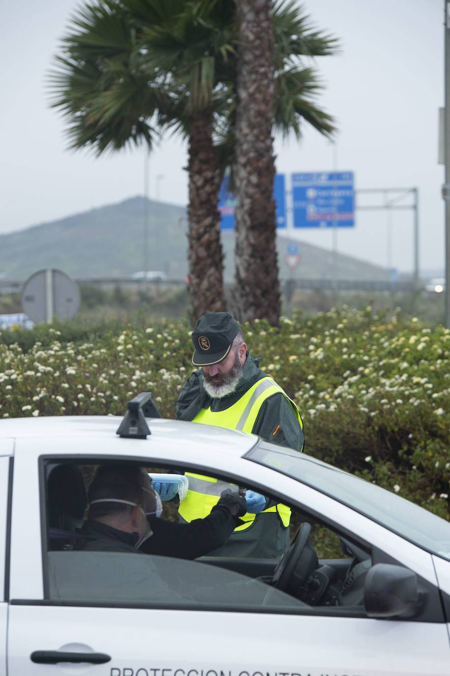 Fotos: Comienza el reparto de 334.000 mascarillas en la vuelta al trabajo en la Región