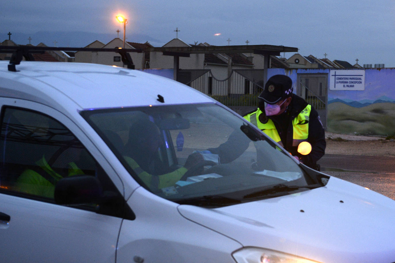 Fotos: Comienza el reparto de 334.000 mascarillas en la vuelta al trabajo en la Región