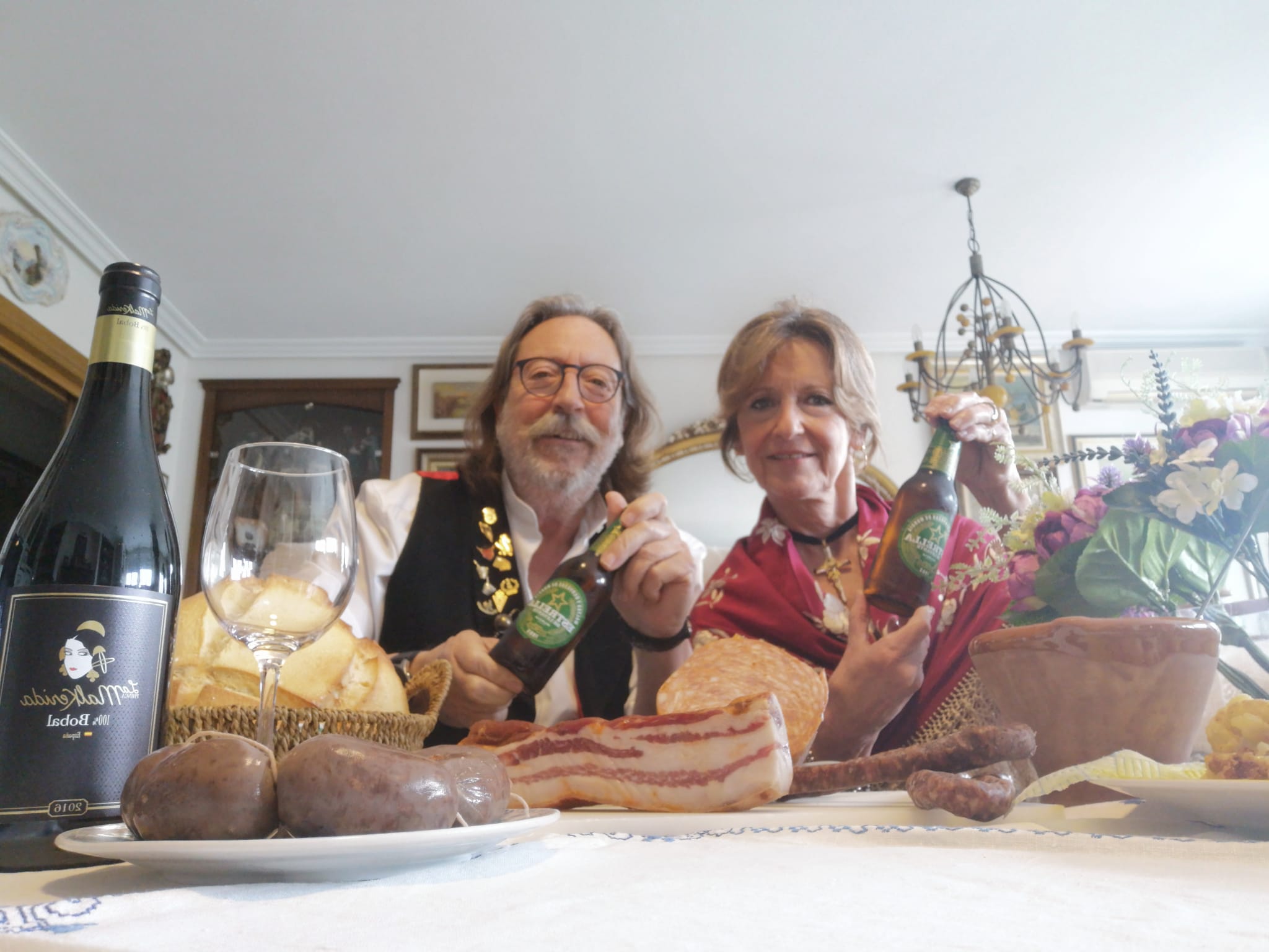 Antonio Carrión y Fuensanta Martínez disfrutando de un almuerzo de lujo en casa.