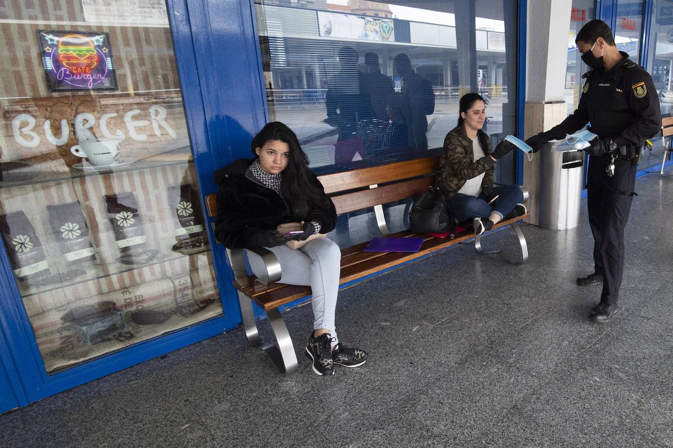 Fotos: Reparto de mascarillas el martes en Murcia