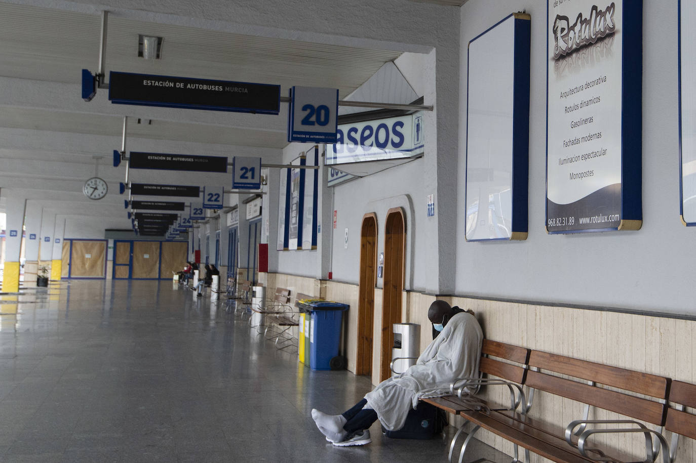 Fotos: Reparto de mascarillas el martes en Murcia