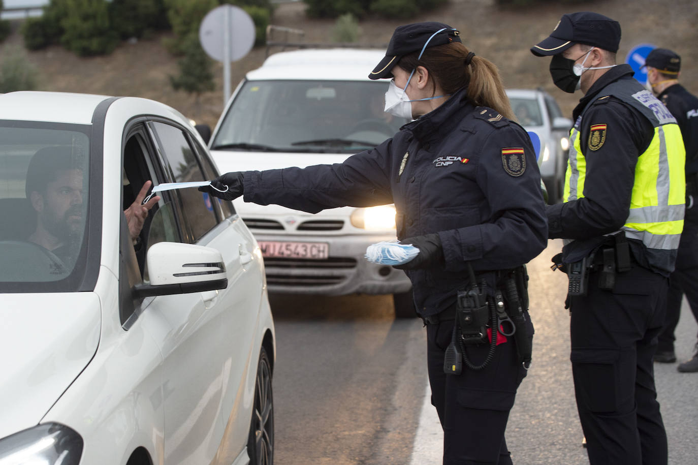 Fotos: Reparto de mascarillas el martes en Murcia