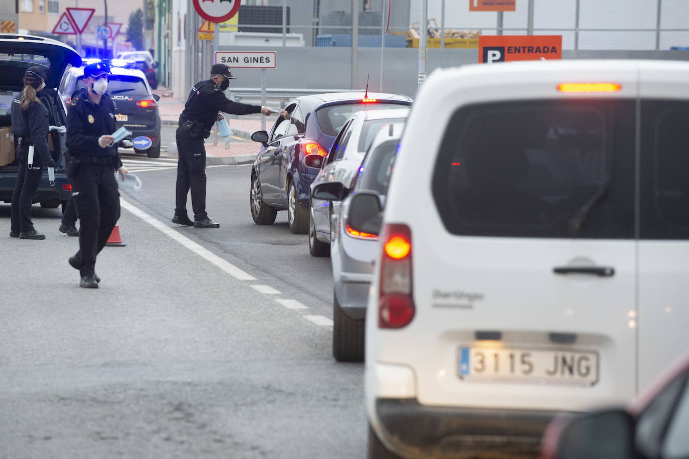Fotos: Reparto de mascarillas el martes en Murcia
