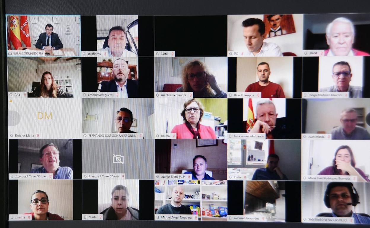 Algunos pedáneos, durante la reunión telemática