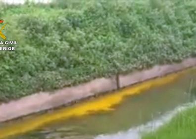 Imagen secundaria 1 - Descubren una empresa de El Raal que vertía residuos industriales a un azarbe