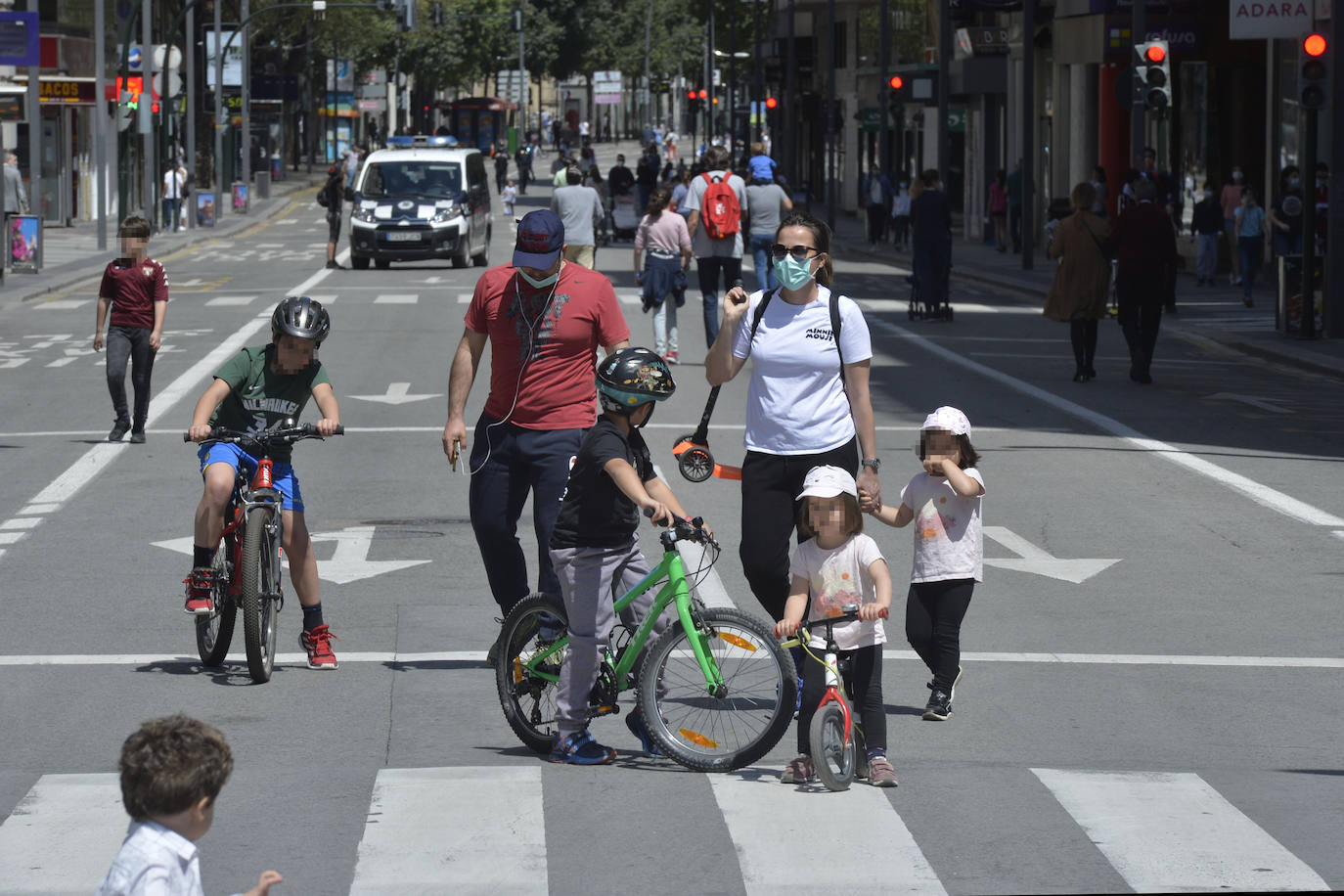 Fotos: Los niños vuelven a pasear por las calles de la Región