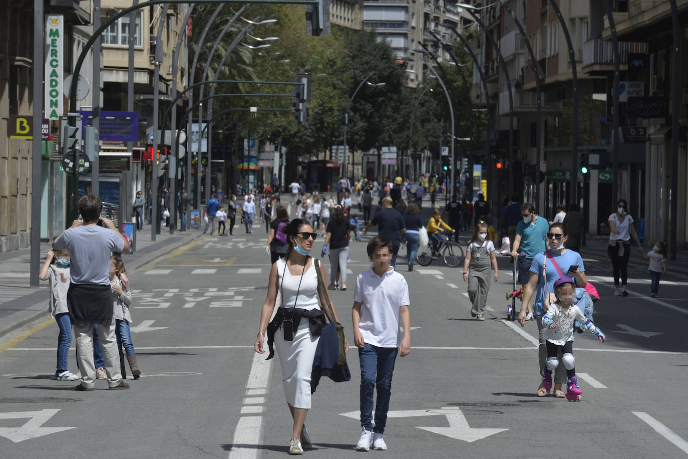 Fotos: Los niños vuelven a pasear por las calles de la Región