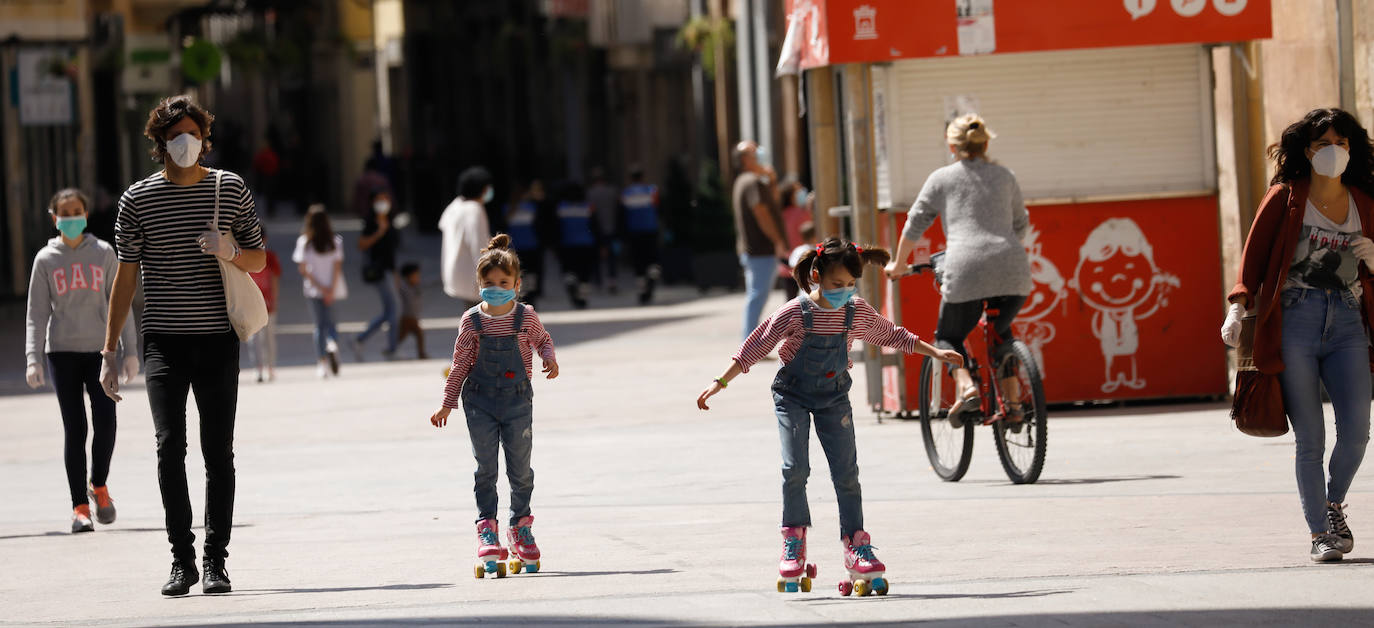 Fotos: Los niños vuelven a pasear por las calles de la Región