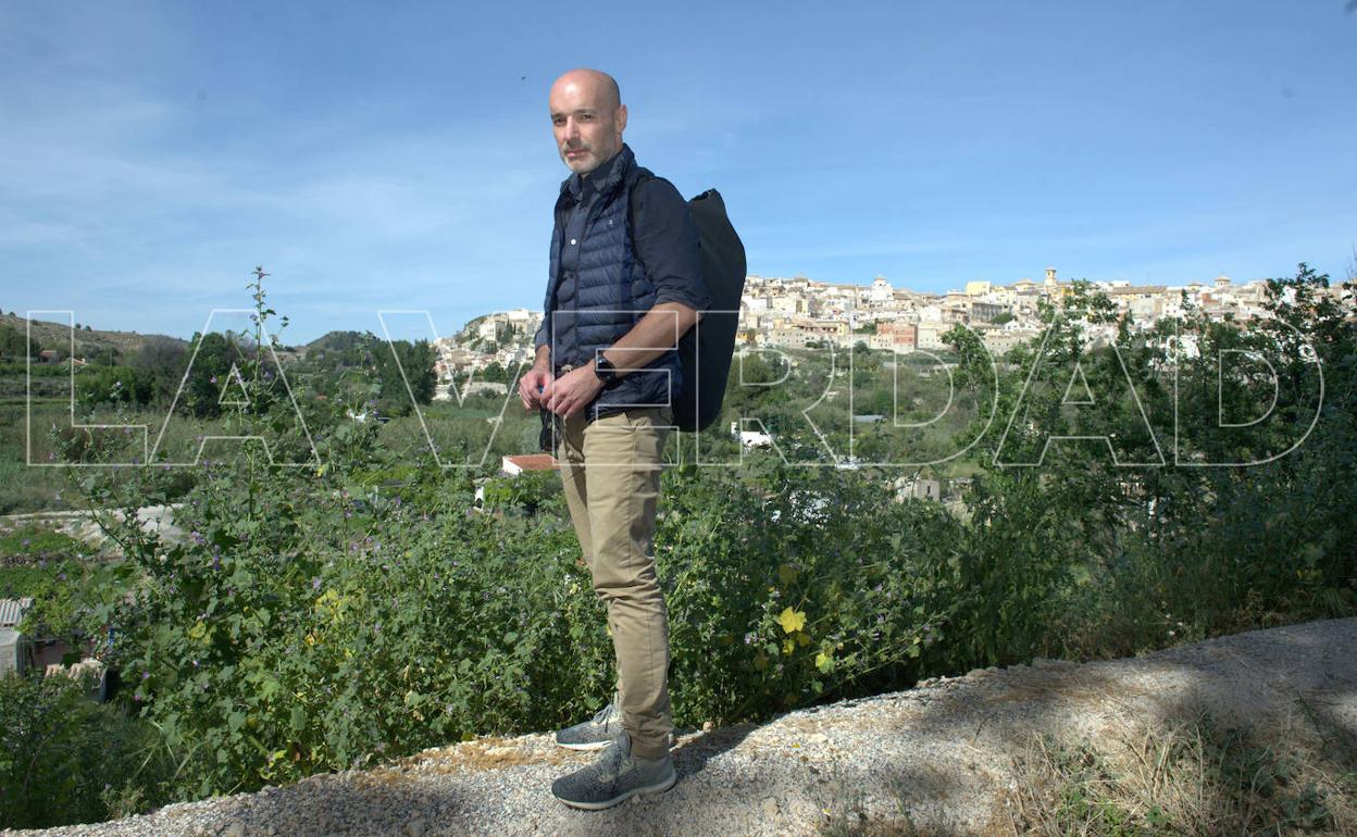 Diego López, con su mochila, a su llegada este viernes a Cehegín.