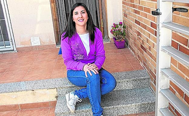 Anna Miriam Corbalán (San Javier, 1988), graduada en Turismo. Empleada en una empresa de alquiler de coches de Corvera.